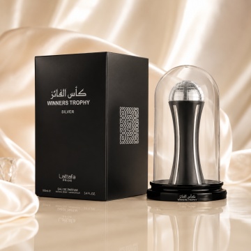 Parfum Arăbesc Lattafa Pride Winners Trophy Silver EDP 100 ml Unisex, Inspirat Born In Roma Intense, Aromă Florală cu Mandarină, Tămâie, Lemn de Cedru, Vetiver, Lavandă și Vanilie