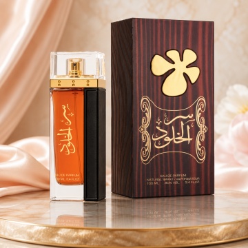 Parfum Arăbesc Lattafa Ser Al Khulood Brown EDP 100 ml Damă, Inspirat Mon Paris, Aromă Floral Aromată cu Căpșuni, Zahăr, Iasomie, Tuberoză, Ambră, Mosc și Vanilie