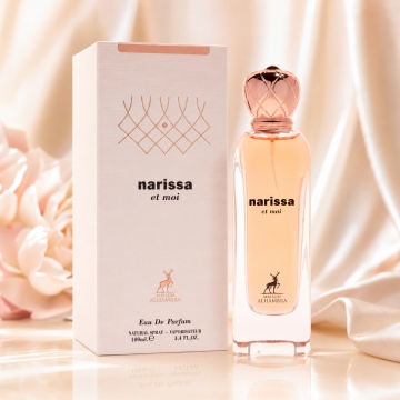 Parfum Arăbesc Narissa Et Moi Maison Alhambra EDP 100 ml Damă, Inspirat All Of Me Narciso Rodriguez, Aromă Floral Fructată cu Coacăză Neagră, Piersică, Magnolie, Iasomie, Mușcată, Trandafir, Tuberoză, Lapte, Caramel, Cașmir, Cedru și Nucă de Cocos