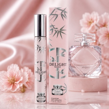 Parfum Delight Woody 35 ml, Apă de Parfum Damă, Aromă Floral Lemnoasă cu Mosc, Format Compact, Note de Grapefruit, Salvie, Iris, Violetă, Nufăr, Lemn de Santal și Mosc