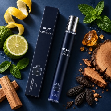 Parfum pentru barbati Blue de Chenale V.V. Love, Apa de Parfum, 35 ml, aroma lemnoasa citrica aromatica, coaja de lamaie, bergamota, menta, pelin, lavanda, ananas, nucsoara, lemn de santal, cedru, lemn ambrat si boabe de tonka - Img 5