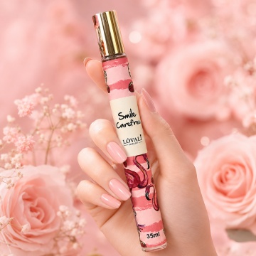 Parfum Damă Simple Carefree 35 ml V.V. Love, Apă de Parfum, Inspirat de Smile Carefree, Aromă Fresh Floral Fructată cu Citrice, Măr Verde, Pepene, Frezie, Lăcrămioare, Iasomie, Mosc, Ambră și Vanilie - Img 4