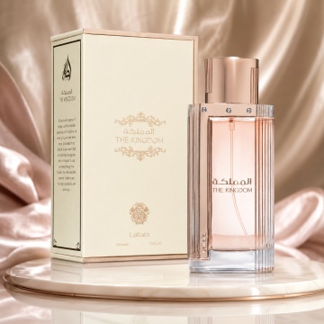 Parfum Arăbesc The Kingdom Women Lattafa 100 ml, Apă de Parfum Damă, Aromă Oriental Vanilată cu Bujor, Coacăză Neagră, Pară, Iasomie, Pralină, Tonka, Ambră, Santal, Mosc și Vanilie