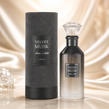 Parfum Arăbesc Velvet Musk Lattafa 100 ml, Apă de Parfum Unisex, Aromă Orientală Catifelată cu Ceai Negru, Mosc Alb, Iris, Vanilie, Ambră, Cedru, Cumarină și Mosc