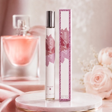 Parfum Damă La Bella Viva 35 ml V.V. Love, Apă de Toaletă, Inspirat de La Vie Est Belle Lancôme, Aromă Dulce Floral Fructată cu Coacăze Negre, Pară, Stânjenel, Iasomie, Floare de Portocal, Pralină, Vanilie, Paciuli și Tonka
