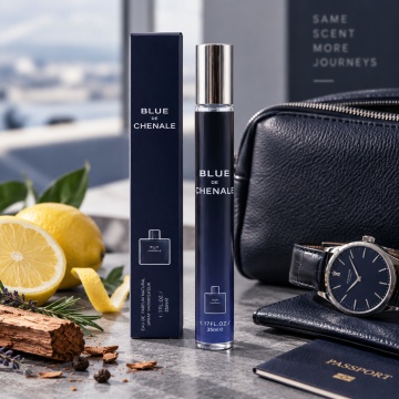 Parfum pentru barbati Blue de Chenale V.V. Love, Apa de Parfum, 35 ml, aroma lemnoasa citrica aromatica, coaja de lamaie, bergamota, menta, pelin, lavanda, ananas, nucsoara, lemn de santal, cedru, lemn ambrat si boabe de tonka - Img 3