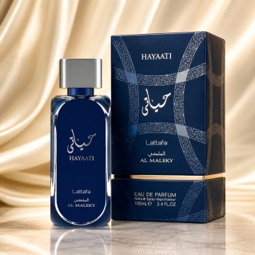 Parfum Arăbesc Hayaati Al Maleky Lattafa 100 ml, Apă de Parfum Bărbat, Aromă Lemnos Aromatică cu Bergamotă, Ghimbir, Nucșoară, Piper Roz, Cedru, Labdanum, Tămâie, Ambră și Mosc