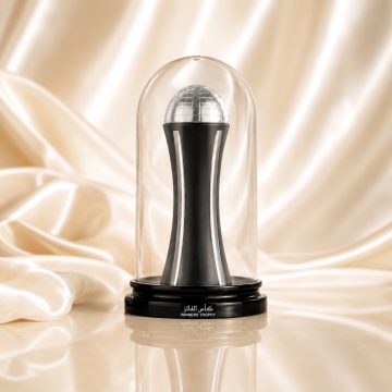 Parfum Arăbesc Lattafa Pride Winners Trophy Silver EDP 100 ml Unisex, Inspirat Born In Roma Intense, Aromă Florală cu Mandarină, Tămâie, Lemn de Cedru, Vetiver, Lavandă și Vanilie - Img 2