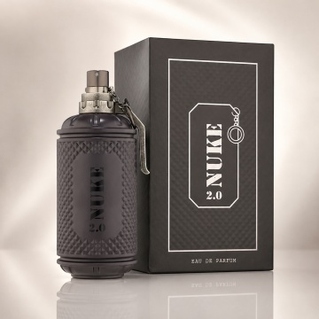 Parfum Arăbesc Nuke 2.0 Fragrance World 100 ml, Apă de Parfum Bărbat, Aromă Oriental Condimentată Explozivă cu Grapefruit, Bergamotă, Piper Roz, Paprika, Scorțișoară, Șofran, Tutun, Ambră, Piele și Vetiver
