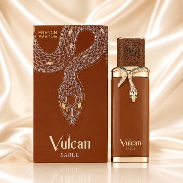 Parfum Arăbesc Unisex Vulcan Sable French Avenue 100 ml, Apă de Parfum, Inspirat de Sand Dance Stéphane Humbert Lucas, Aromă Caldă Ambrată și Vanilată cu Citrice, Condimente, Note Proaspete, Flori Albe, Lavandă, Lemn de Cedru, Ambră, Mosc, Whiskey și Acce