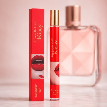 Parfum Irresistille Heat Kissy 35 ml, Apă de Parfum Damă, Aromă Floral Fructată Moscată și Elegantă, Format Compact, Note de Pară, Ambretă, Trandafir, Iris, Mosc și Cedru de Virginia