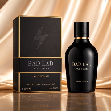 Parfum Arăbesc Bad Lad Fragrance World 100 ml, Apă de Parfum Bărbat, Aromă Oriental Lemnos Gourmand cu Grapefruit, Piper Alb, Bergamotă, Geranium, Lavandă, Salvie, Cedru, Ambră, Tonka și Cacao