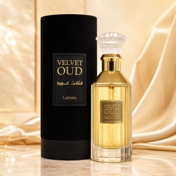 Parfum Arăbesc Velvet Oud Lattafa 100 ml, Apă de Parfum Bărbat, Aromă de Pielărie cu Bergamotă, Cimbru, Scorțișoară, Zmeură, Iasomie, Paciuli, Oud, Ambră, Mosc și Piele Întoarsă