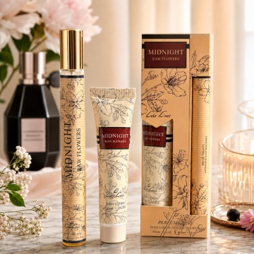 Set Midnight Raw Flowers 2x35 ml, Apă de Toaletă Damă 35 ml + Cremă de Mâini Body Lotion 35 ml, Aromă Floral Fructată, Dulce și Moscată, Note de Coacăze Negre, Rodie, Iasomie de Noapte, Bujor, Mosc Alb și Vanilie
