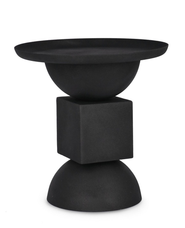 Această măsuță de cafea rotundă, parte din colecția Amba, adaugă un accent modern și contemporan oricărui spațiu de living. Realizată integral din oțel rezistent, vopsit epoxidic într-o nuanță de bej, oferă un finisaj mat și ușor rugos, plăcut la atingere