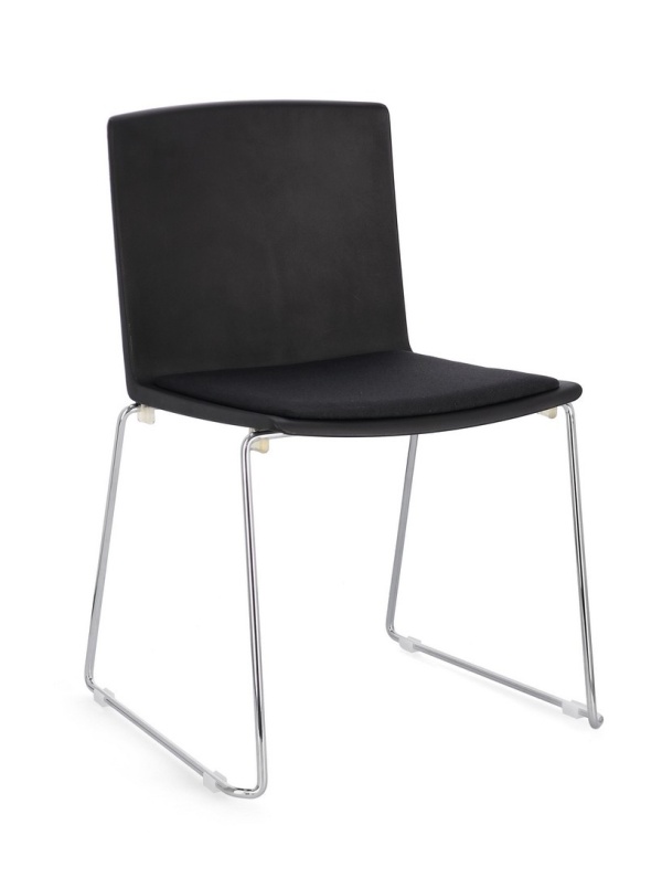 Set de 4 scaune Giulia, din plastic cu șezut tapițat și picioare din oțel cromat, negru, 43.5x50x79 cm