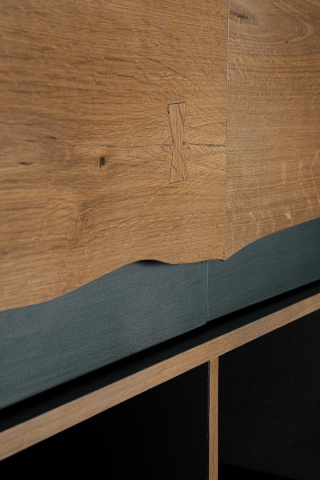 Dulap living Garwood, 4 uși, din MDF furniruit stejar și oțel, cu închidere amortizată, finisaj natural, 90x42x150 cm - Img 6