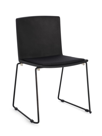 Set de 4 scaune Giulia, din plastic cu șezut tapițat și picioare din oțel vopsit electrostatic, negru, 43.5x50x79 cm