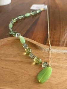 Colier asimetric verde Grădina de Jad | Atelier Aurora