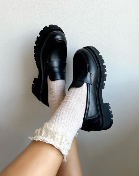 Mocasini negri din piele eco, eleganți și versatili, potriviti pentru orice ocazie. Stil și confort într-o pereche de încălțăminte