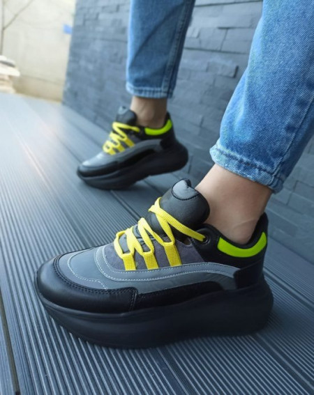 Adidasi din piele ecologica cu insertii textile si fas, elemente reflectorizante cu talpa din spuma foarte usori si comozi!   