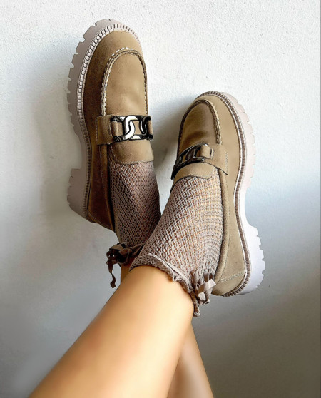 Mocasini eleganți cu talpă ușoară de 4 cm, culoare beige-olive, potriviți pentru orice ocazie. Stil și confort într-o pereche de încălțăminte.