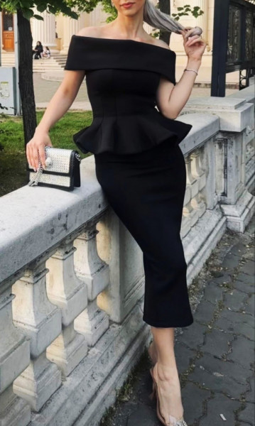 rochie dama eleganta rochii elegante ieftine h&amp;m zara dama casual neagra midi reduceri bershka cu voal cu volane