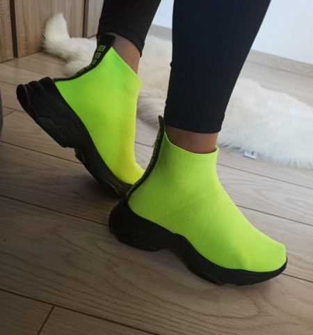 Adidasi cu talpa inalta tip soseta din material textil!