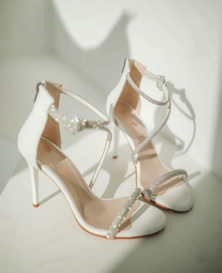Sandale albe cu toc pentru mireasa nunta ocazie speciala elegante shoesboutique