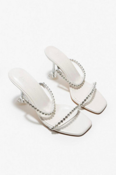 Completează-ți ținutele cu sandale dama elegante, toc 9 cm, bretele cu pietre. Alegere ideală pentru nunți, evenimente sau zile de vară rafinate.