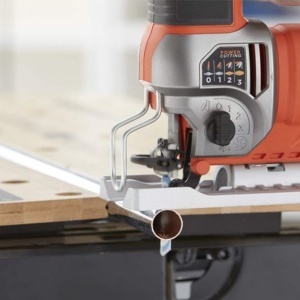 Ubodna testera u koferu 650 W + 5 listova Black+Decker BES610KA5 - Img 2