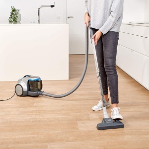 Usisivač sa posudom 700W 2l Black Decker BXVML700E - Img 3