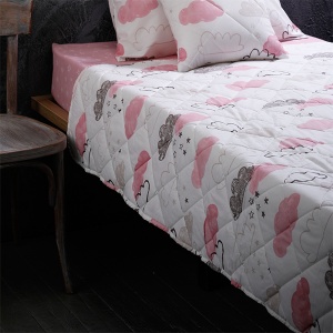 Dečiji prekrivač štepani frotir 140x200cm roze oblaci