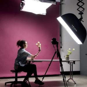 Pozadina za studijsku fotografiju i video produkciju Manfrotto Colorama LL CO144 rolna 2,72x11m boja šljive - Img 3