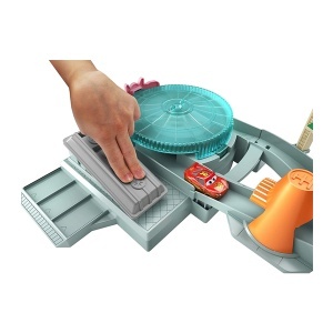 Staza za autiće Cars Mini Racer Radiator Springs Mattel 916751 - Img 3