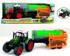 Traktor sa prikolicom za navodnjavanje