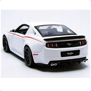 Auto Ford Mustang Street Racer 1:24 Specijal Maisto 55462 - Img 3