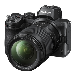 NIKON Dig Z5 + 24-200mm f/4-6,3