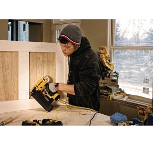 Pneumatski zakivač za eksere 15-50mm DeWalt DPN1850PP - Img 2