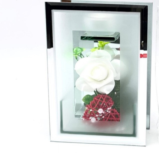 Aranjament floral Lux Trandafir alb in cutie de sticla cu oglinda si suport de lumanare 22x15 cm
