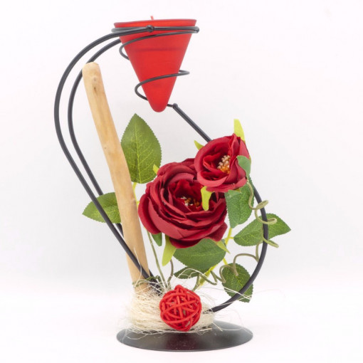 Aranjament romantic Trandafiri rosii si suport de lumanari metalic 24x15 cm
