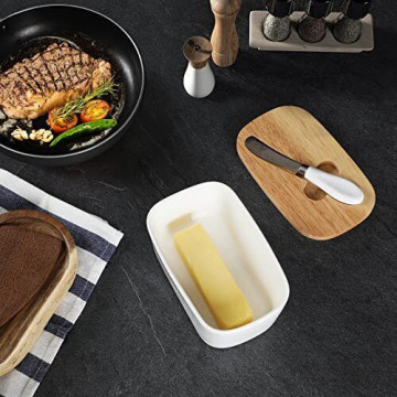 Untiera clasica cu capac din bambus si cutit din inox pentru intins untul