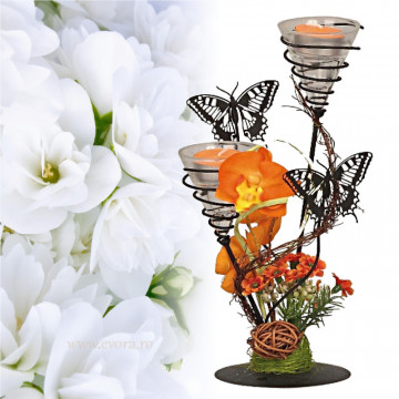 Aranjament floral oranj de primavara cu suport de lumanari metalic 27x13 cm