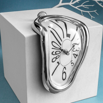Ceas Salvador Dali - timpul se topeste