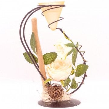 Aranjament romantic Trandafiri crem si suport de lumanari metalic 24x15 cm