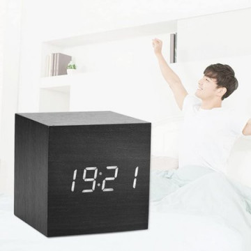 Ceas magic cub de lemn cu alarme