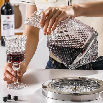 Decantor rotativ pentru bauturi