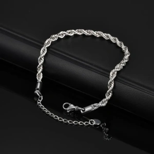 Bratara barbati twist rope chain din otel inoxidabil argintiu latime 4mm pe fundal negru