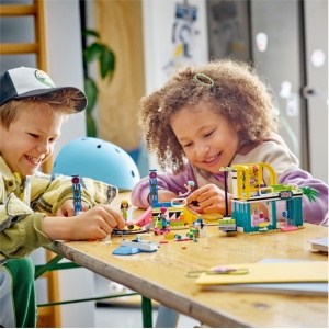 LEGO® Friends - Parc de skateboarding 41751, 431 piese - Img 4