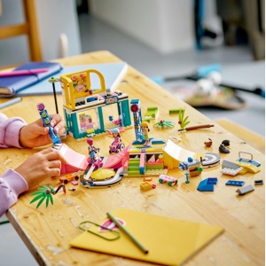 LEGO® Friends - Parc de skateboarding 41751, 431 piese - Img 5